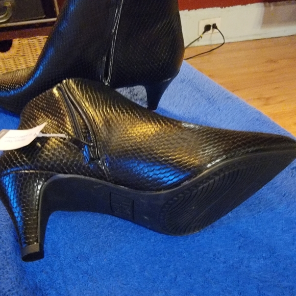 Time & Tru high heels - Picture 4 of 4